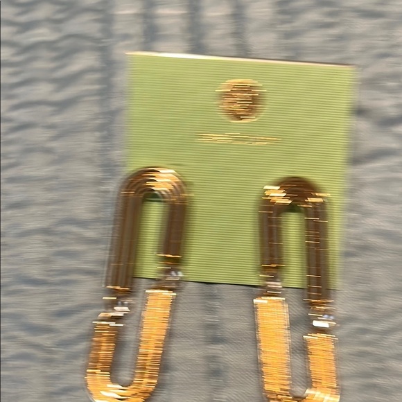 Elegant Gold Earrings with Crystal Accents - Picture 3 of 5